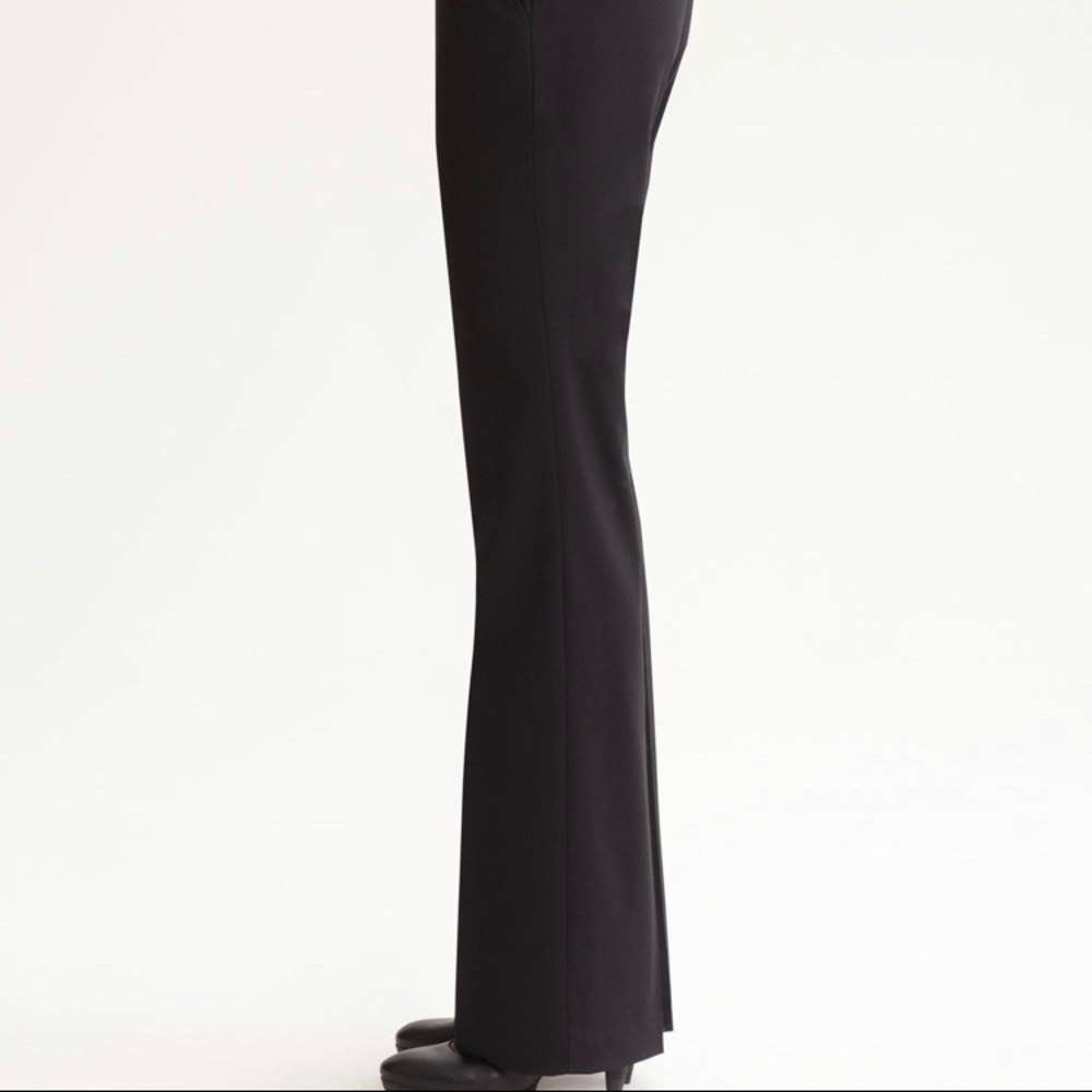 Banana Republic. Martin 4. Straight relaxed cotton blend trousers in black.